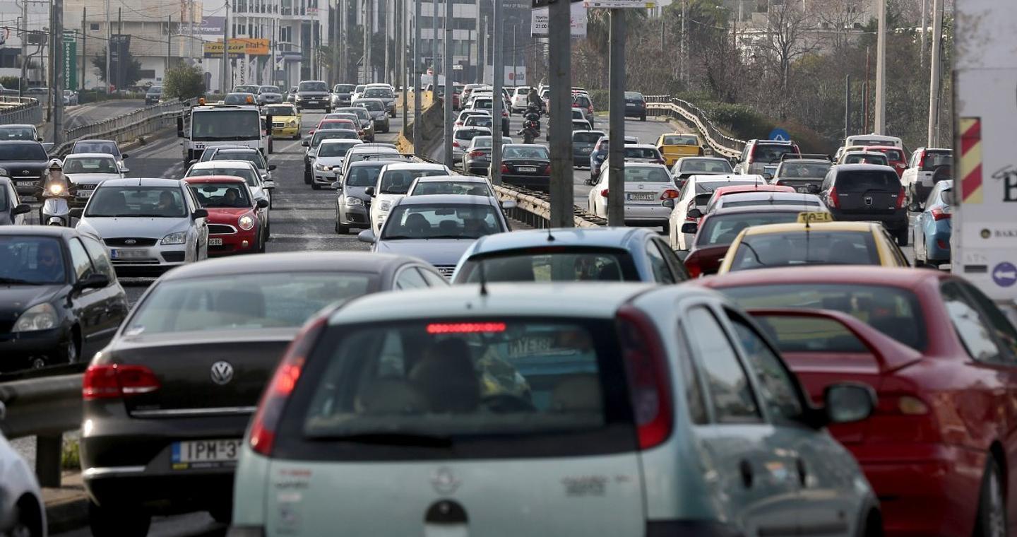 Κίνηση στους δρόμους: Ουρές χιλιομέτρων στον Κηφισό – Καθυστερήσεις και στην Αττική Οδό