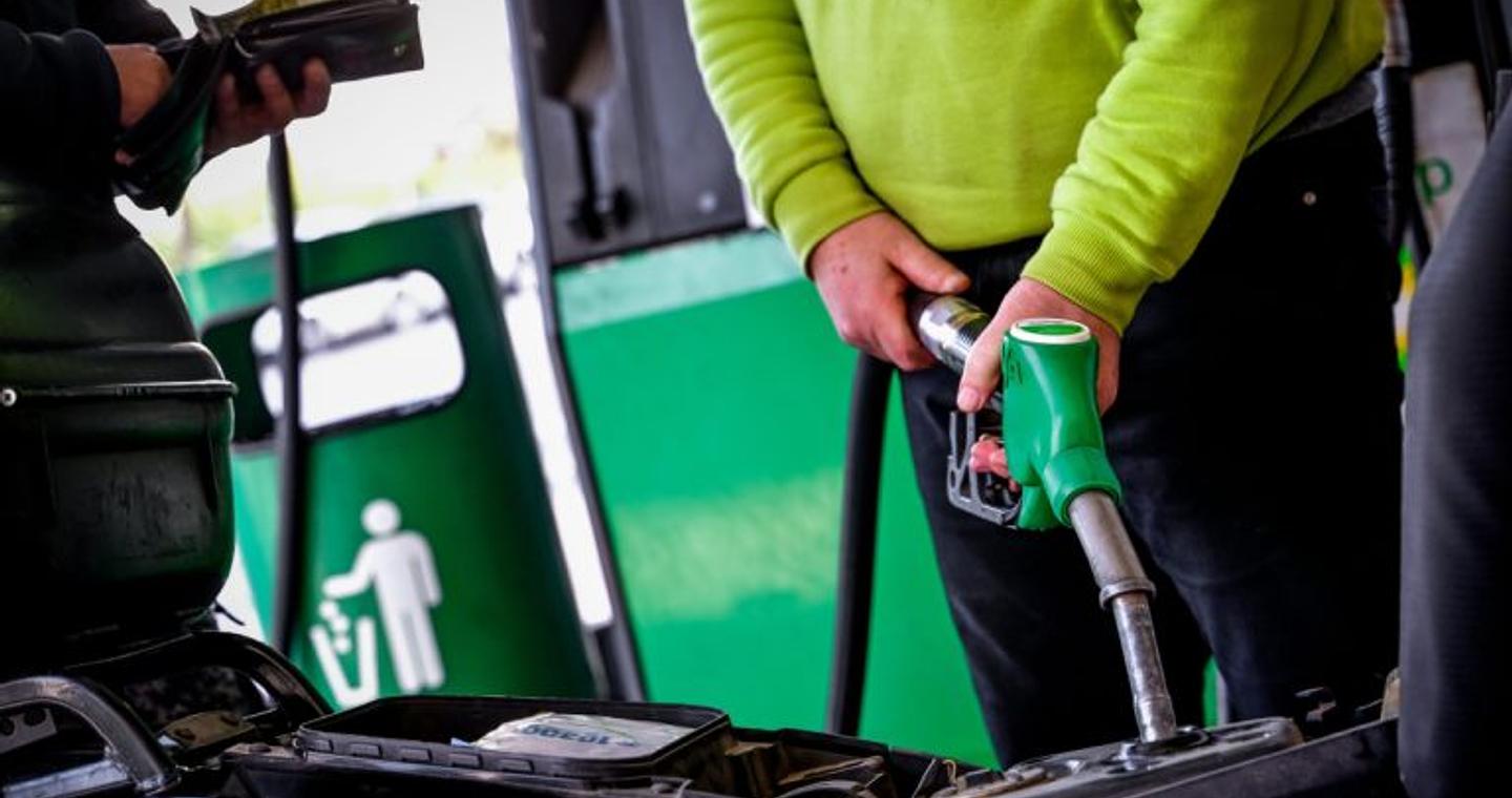 Ουρές στα πρατήρια καυσίμων και φόβοι για εκτίναξη της τιμής της βενζίνης