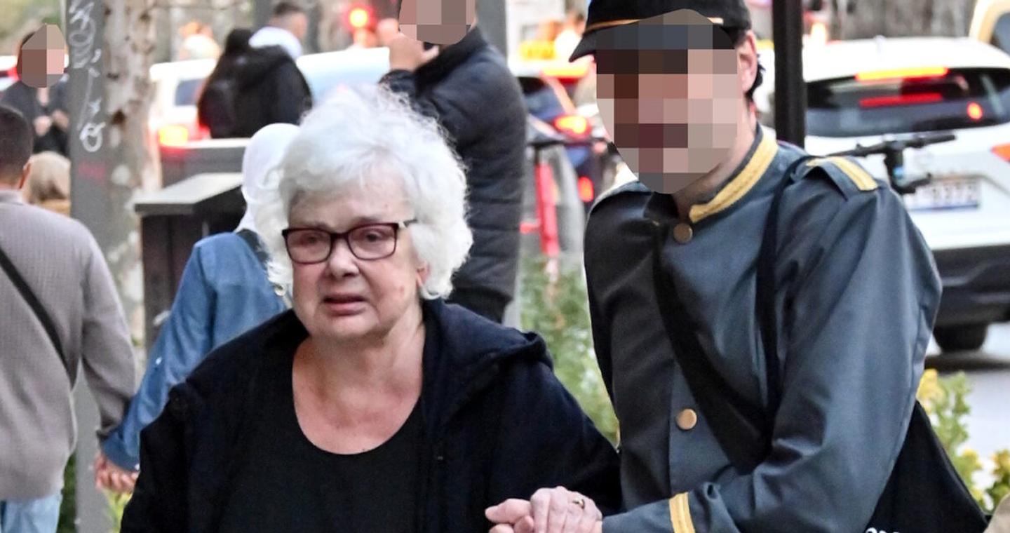 Η Ξένια Καλογεροπούλου έκανε μία σπάνια δημόσια έξοδο στο κέντρο της Αθήνας