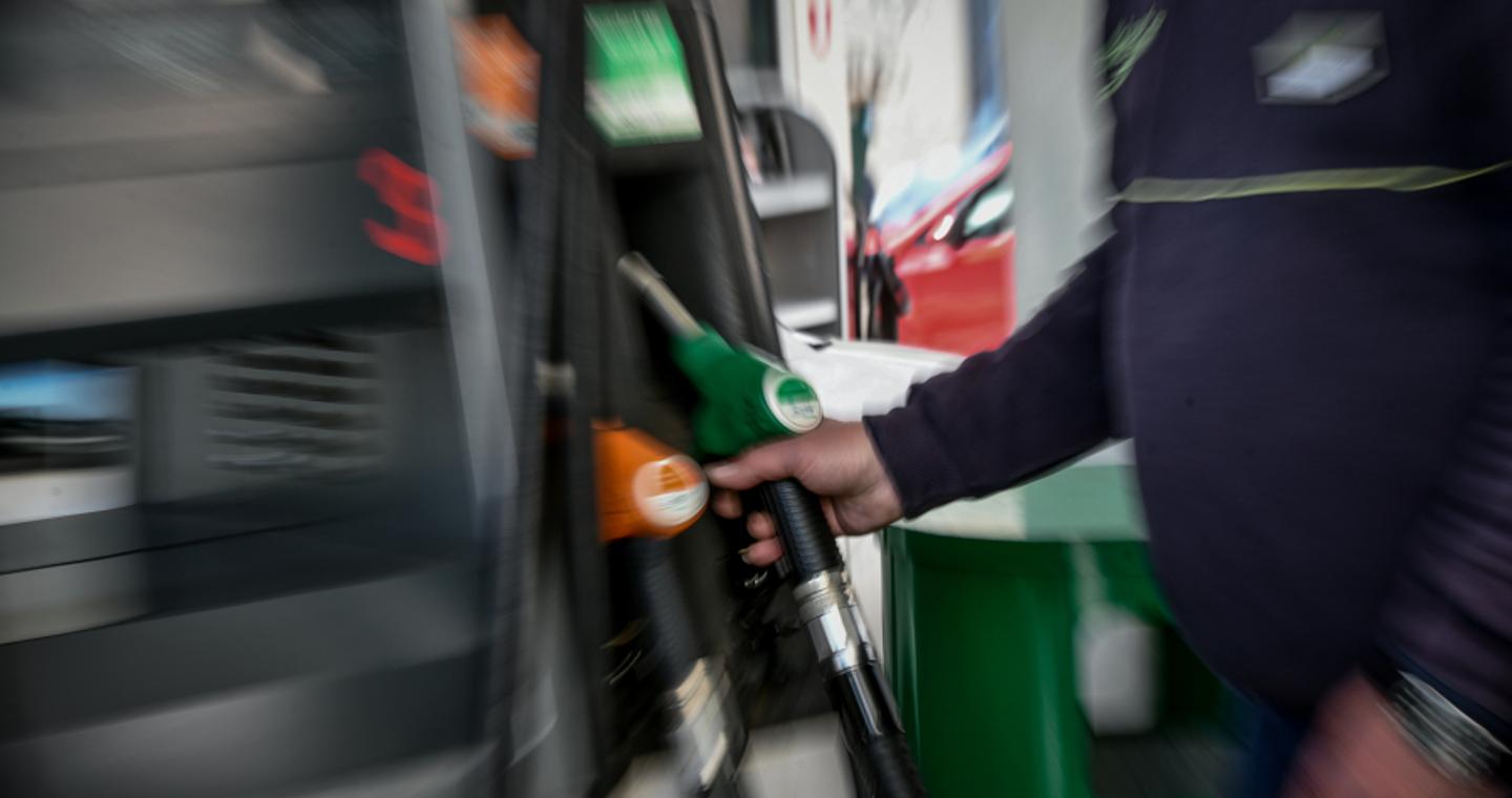 Έρχεται fuel pass μόλις το πετρέλαιο «πατήσει» τα 100 δολάρια
