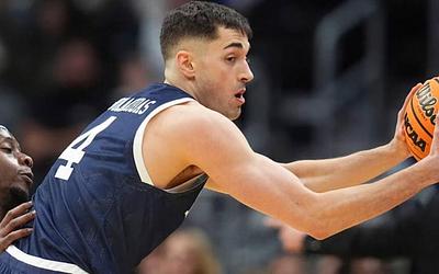 Τζον Πουλακίδας: Το ιστορικό ντεμπούτο του ομογενούς γκαρντ στο NBA με τους Μάβερικς