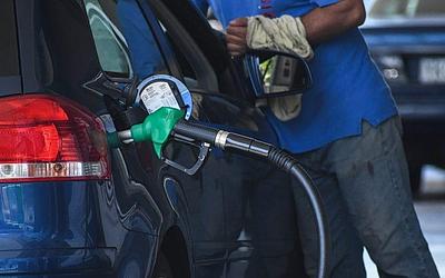 Σαρωτικοί έλεγχοι και οι πρώτες καμπάνες για την αισχροκέρδεια στα καύσιμα