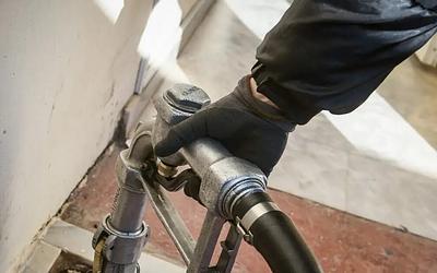 Σενάριο για βενζίνη στα 2 ευρώ: Τα μέτρα που εξετάζει η κυβέρνηση