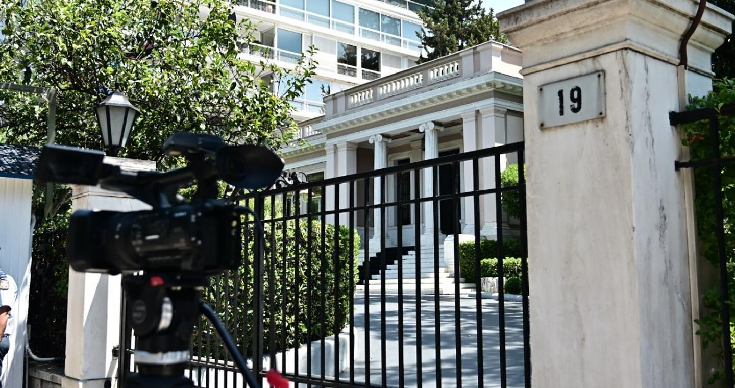 Tο Μαξίμου τρέχει… το rebranding Τσίπρα, στο ΠΑΣΟΚ ζορίζονται