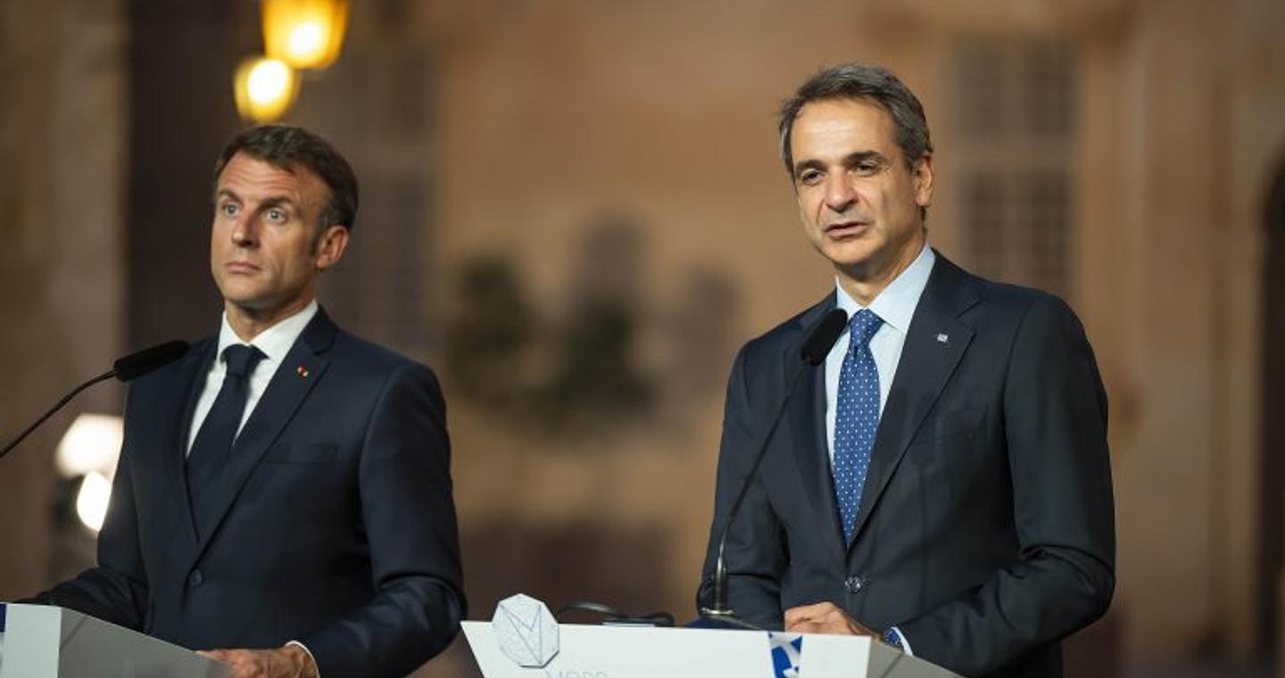 Στην Κύπρο ο Μητσοτάκης – Κρίσιμη συνάντηση με Μακρόν και Χριστοδουλίδη στην Πάφο