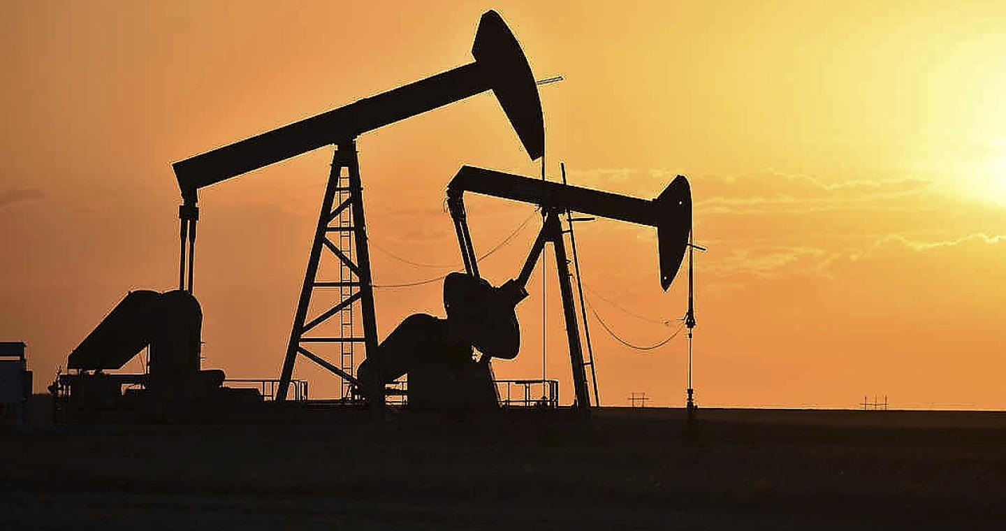 Πτώση στις τιμές του πετρελαίου, καθώς ο Τραμπ προβλέπει αποκλιμάκωση στη Μέση Ανατολή