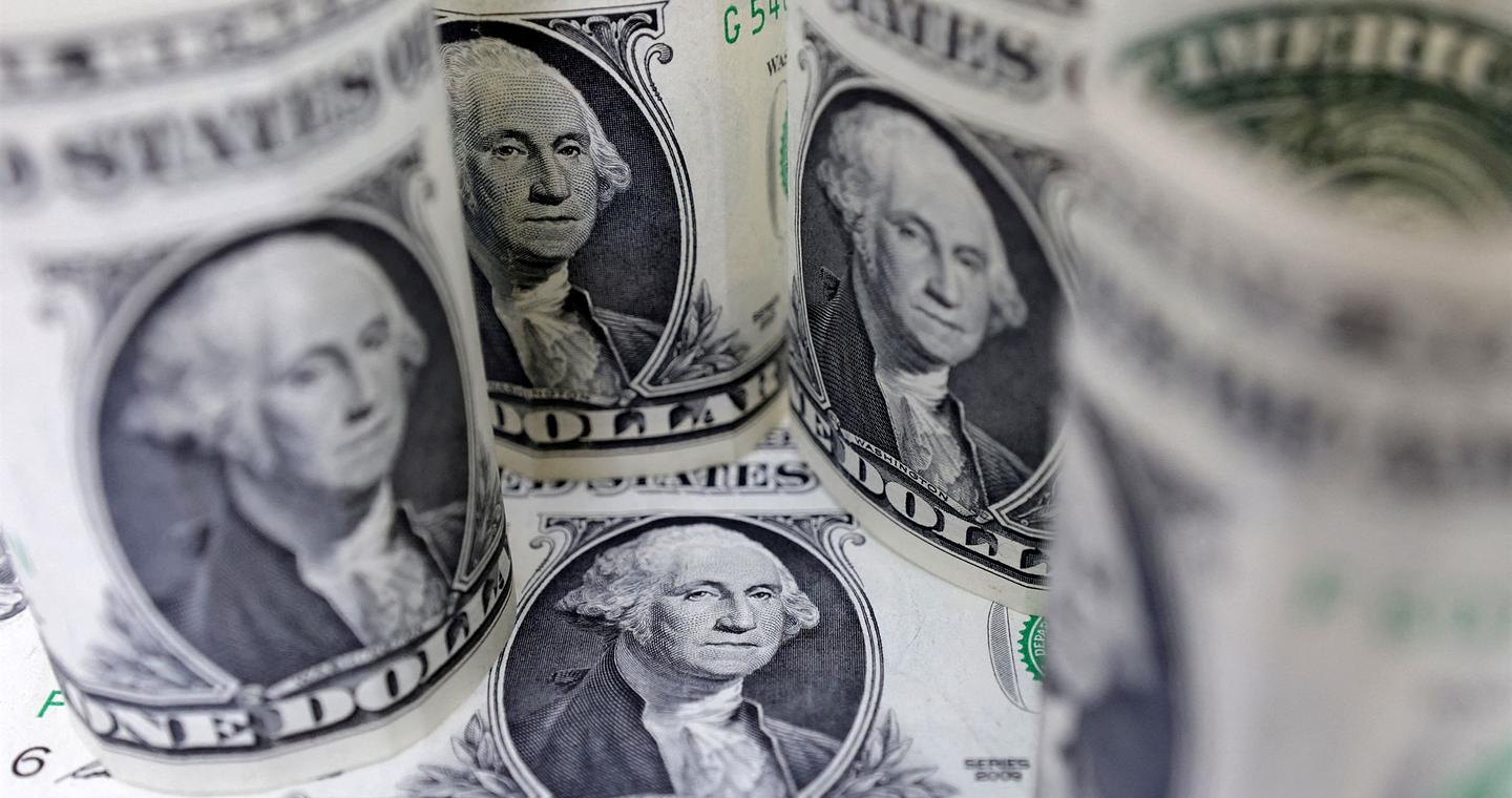 Οι πιέσεις του Τραμπ στη Fed απειλούν το δολάριο και τις αμερικανικές μετοχές