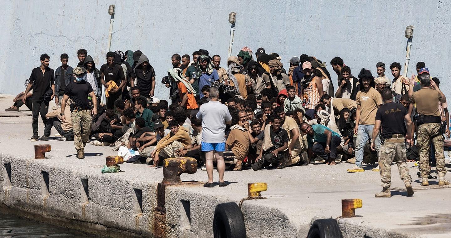 «Καραβιές» με εκατοντάδες μετανάστες σε Κρήτη και Γαύδο – Νέες επιχειρήσεις διάσωσης τις τελευταίες ώρες