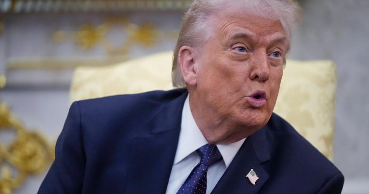 Τραμπ: Καμία συμφωνία με το Ιράν, εκτός αν παραδοθούν άνευ όρων