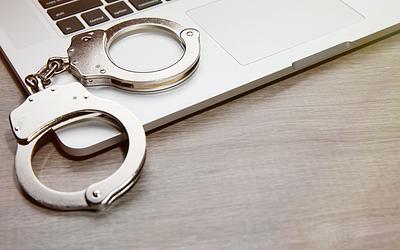 Αποκαλύπτεται η διπλή ζωή πασίγνωστου μαιευτήρα στην Πάτρα: Χιλιάδες αρχεία παιδικής πορνογραφίας