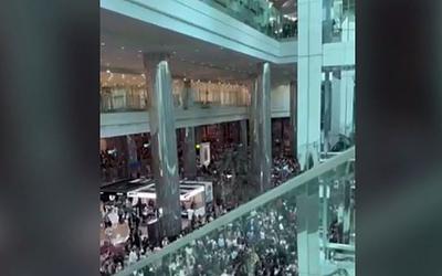 Χάος στο Ντουμπάι: Χιλιάδες εγκλωβισμένοι μετά από επίθεση με drones και πυραύλους