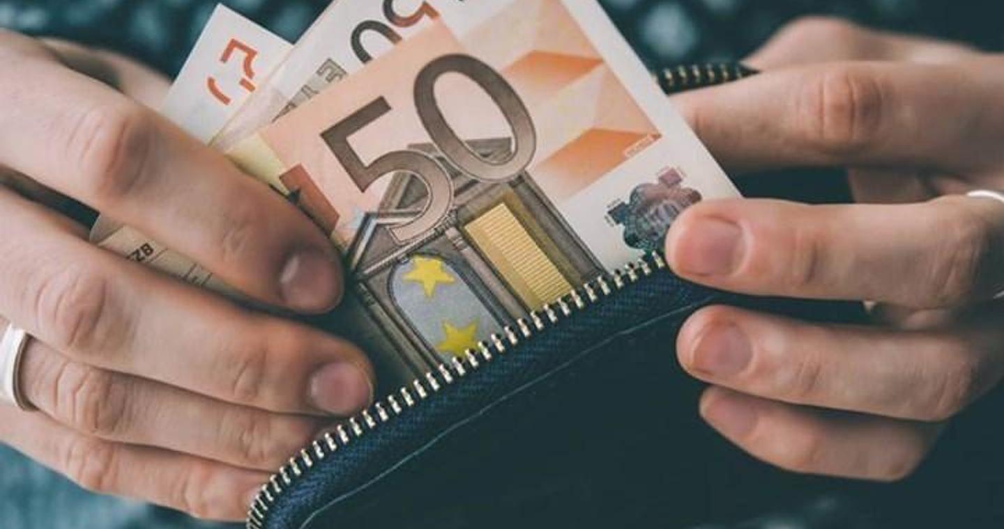 Επιδόματα: Ο πόλεμος στη Μέση Ανατολή αλλάζει τον σχεδιασμό