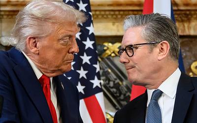 Το αιχμηρό μήνυμα του Τραμπ στον Στάρμερ για τα βρετανικά αεροπλανοφόρα