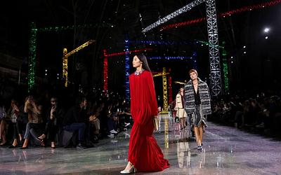 Chanel: Ο Matthieu Blazy αποκαλύπτει τη συλλογή που μεταμορφώνει το ταπεινό σε υπερπολυτελές