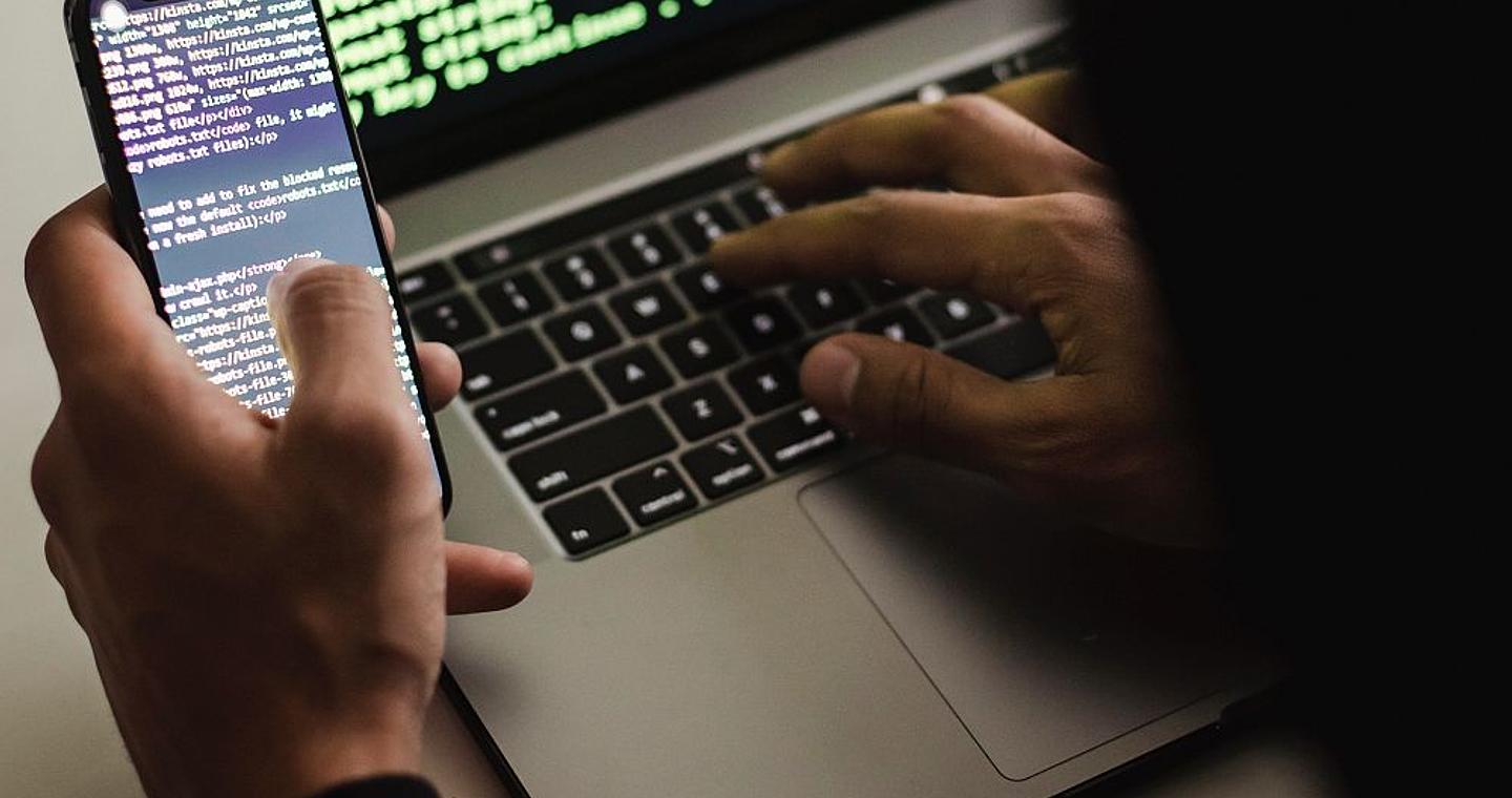 Ο Ντίλιαν δίνει την κυβέρνηση για το σκάνδαλο υποκλοπών: Παρέχουμε τεχνολογία μόνο σε κυβερνήσεις και αρχές επιβολής του νόμου