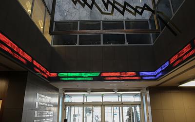 Πιέσεις στο Χρηματιστήριο Αθηνών: Ποιες μετοχές αντιστέκονται στο αρνητικό ευρωπαϊκό κλίμα