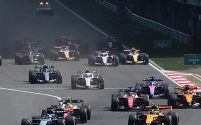 Κυρίαρχος ο George Russell στην Κίνα: Το θρίλερ του πρώτου φετινού Sprint