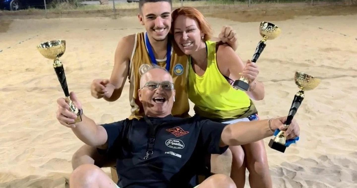 «Ο κόσμος σκοτείνιασε»: Η σπαρακτική ανάρτηση του πατέρα του 18χρονου στον Πύργο που έπεσε από το μπαλκόνι και σκοτώθηκε