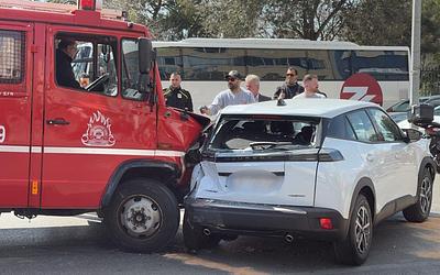 Χάος στην Αθηνών: Καραμπόλα με πυροσβεστικό όχημα και ουρές χιλιομέτρων