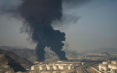 Παγκόσμιος συναγερμός: Επίθεση drones στα Εμιράτα και φρένο στις εξαγωγές πετρελαίου