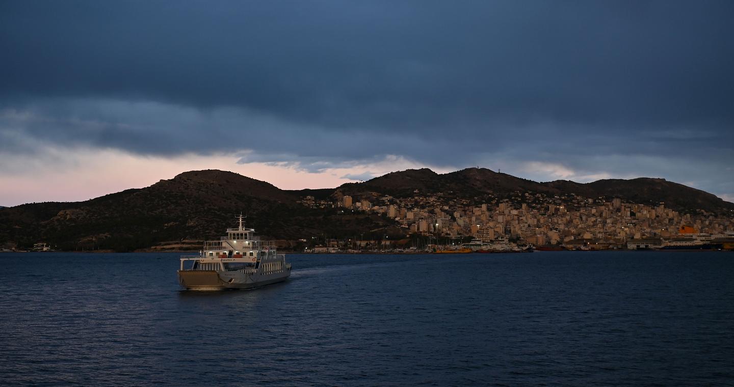 Φέρι μποτ με 114 επιβαίνοντες προσάραξε σε ξέρα στα Νέα Στύρα