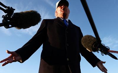 Ο Τραμπ σπάει τη σιωπή του: Το μυστήριο Χαμενεΐ και οι επιθέσεις