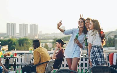 Η επιστήμη μίλησε: Αυτή είναι η πιο ευτυχισμένη ηλικία του ανθρώπου