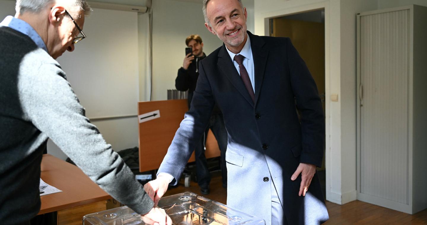 Πρώτος γύρος εκλογών στη Γαλλία: Προβάδισμα για τον σοσιαλιστή Εμανουέλ Γκρεγκουάρ στο Παρίσι