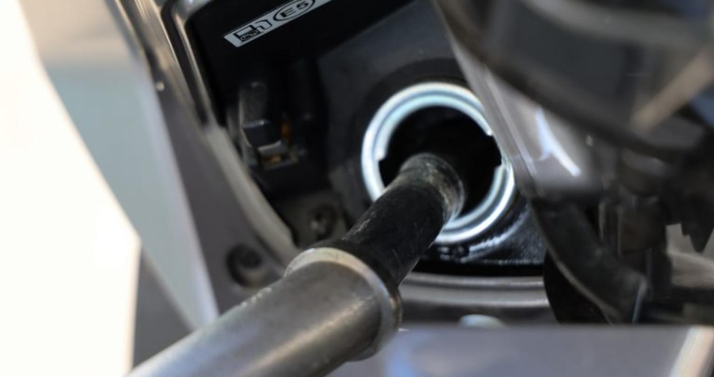 Ράλι τιμών στα καύσιμα: Διακυμάνσεις γύρω από τα 100 δολάρια το βαρέλι για το πετρέλαιο – Οι προβλέψεις για την επόμενη εβδομάδα εν μέσω αβεβαιότητας