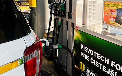 Σλοβακία: Πλαφόν στα κέρδη των καυσίμων και μετωπική σύγκρουση με την ΕΕ