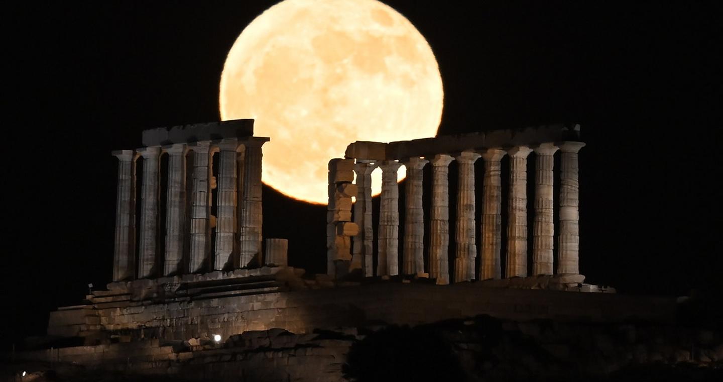 Πανσέληνος Σεπτεμβρίου: Πότε θα εμφανιστεί στον ουρανό της Ελλάδας και γιατί το λέμε το «Φεγγάρι της Συγκομιδής»