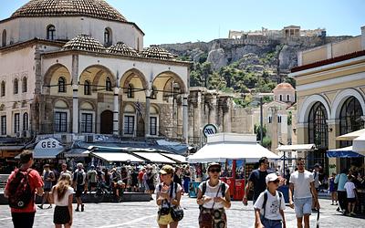 Νέα εποχή για τον τουρισμό: Λιγότερες αφίξεις αλλά έσοδα-μαμούθ 4,7 δισ. ευρώ