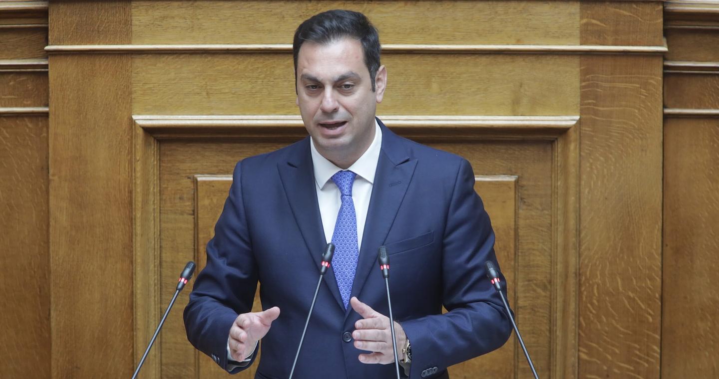 «Αν δεν έχεις 10 ευρώ για βενζίνη, χρησιμοποιείς τα ΜΜΜ»: Αντιδράσεις για τη δήλωση του βουλευτή Κουλκουδίνα