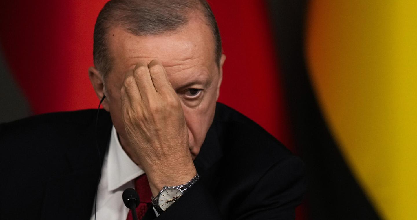 Σοκ στην Τουρκία: Φιλοκυβερνητικός όμιλος απειλεί τον Ερντογάν με ανατροπή λόγω της κρίσης των funds