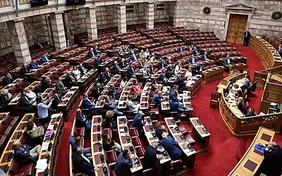 Νέος νόμος για δημοσίους υπαλλήλους: Τι αλλάζει στην πειθαρχία και τις αποσπάσεις;