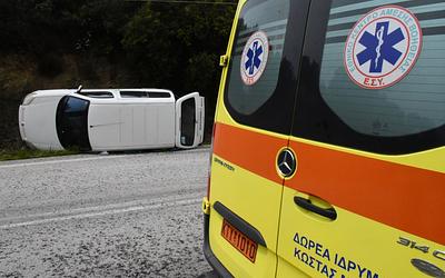 Θέρμη: Σοβαρό τροχαίο με δύο τραυματίες – Αναζητείται ο οδηγός!