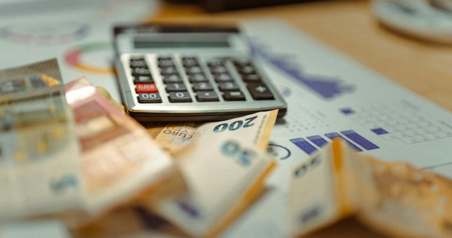 Θέρμανση: Οι επιδοτήσεις και οι εκπτώσεις που εξετάζονται ενόψει του χειμώνα – Στο τραπέζι η επαναφορά του πλαφόν στα καύσιμα