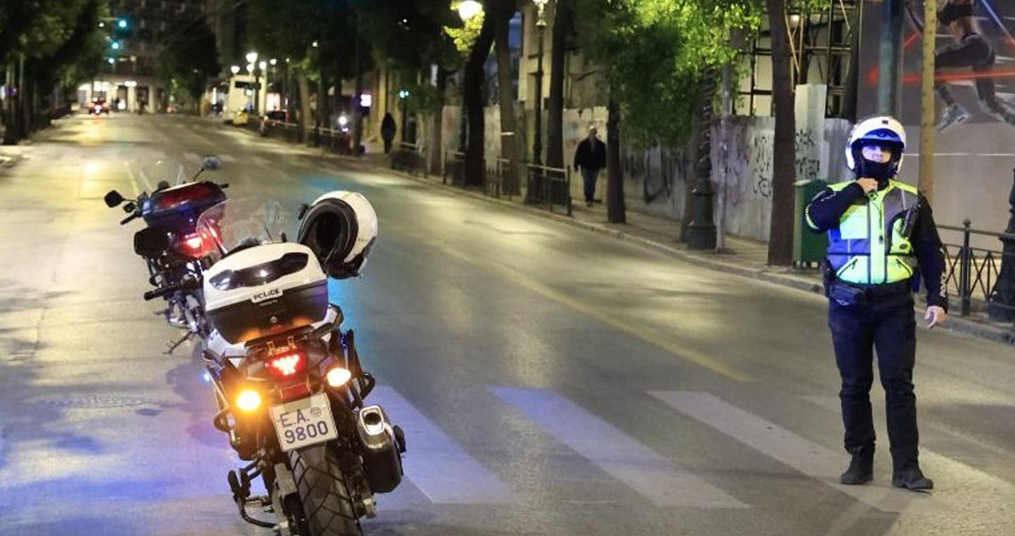 Σπάτα: Όχημα παρέσυρε τροχονόμο και τον τραυμάτισε ελαφρά
