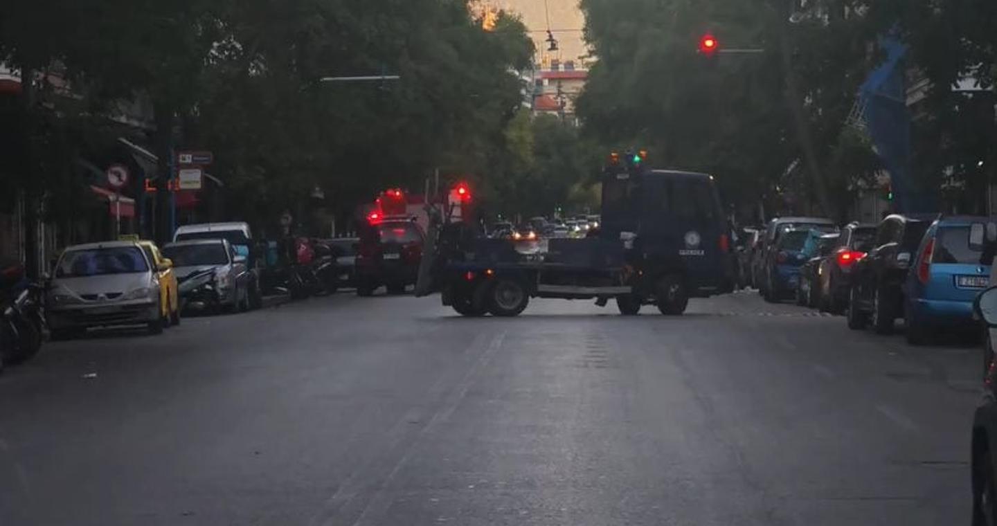 Επίθεση με χειροβομβίδα σε καφετέρια στην Αχαρνών [βίντεο]