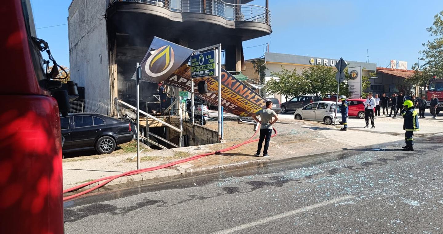 Έκρηξη σε συνεργείο υγραεριοκίνησης στη Λάρισα - 3 τραυματίες - Δείτε εικόνες, βίντεο