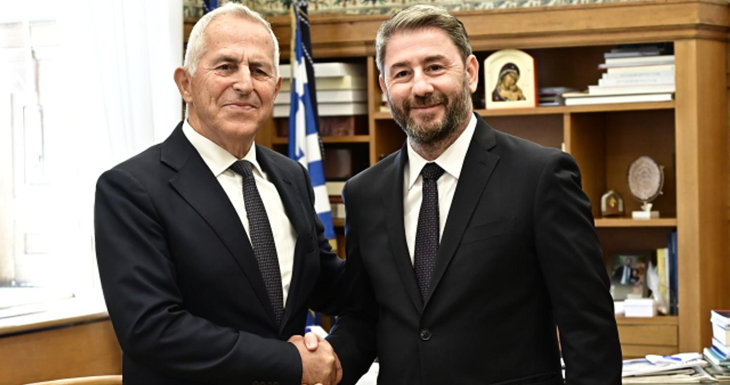 Γιατί σήκωσε σημαία ΠΑΣΟΚ ο ναύαρχος Αποστολάκης: «Πάω κόντρα στο κύμα, αρνούμαι τις αποστρατεύσεις, τις προσωπικές λύσεις και τα κελεύσματα»