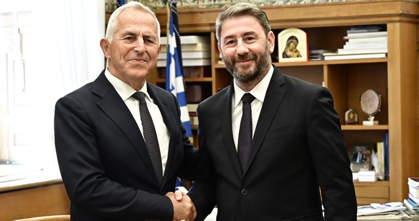 Προσχώρησε στο ΠΑΣΟΚ ο Ευάγγελος Αποστολάκης