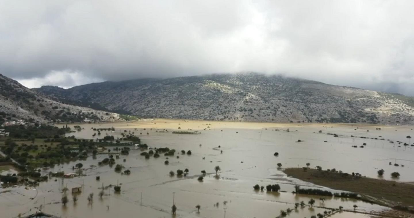 Απέραντη λίμνη το Οροπέδιο Λασιθίου στην Κρήτη – Κάτω από το νερό πάνω από 20.000 τόνοι πατάτας