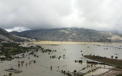 Ολόκληρος ο κάμπος του Λασιθίου γύρισε σε λίμνη λάσπης