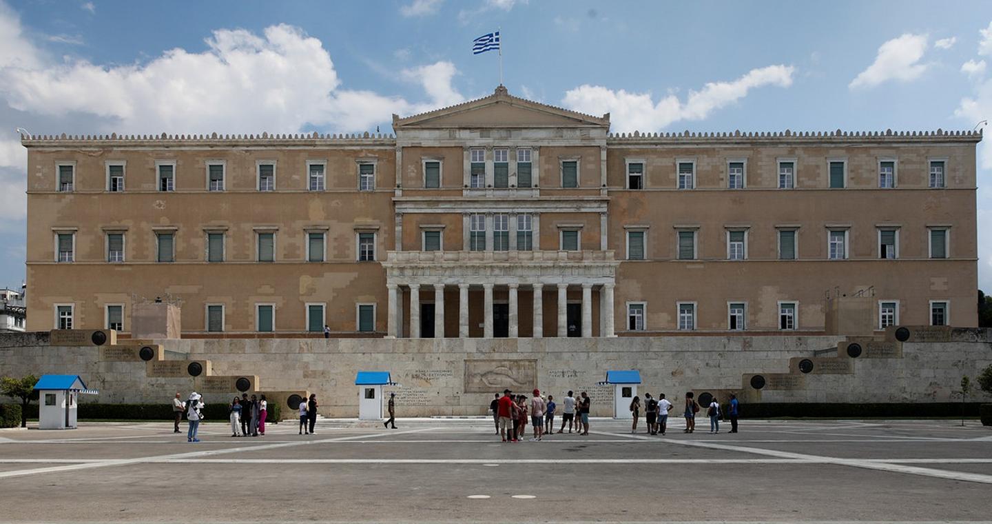 Η «ακτινογραφία» του προϋπολογισμού 2027: Τι αλλάζει στην τσέπη μας από μισθούς και συντάξεις μέχρι φόρους, ενοίκια και ρεύμα