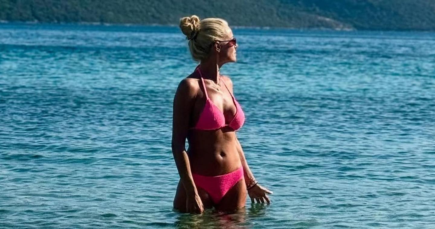 Η Ζέτα Μακρυπούλια απολαμβάνει τις τελευταίες ημέρες των διακοπών στη Σάμο [εικόνες]