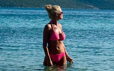 Η Ζέτα Μακρυπούλια απολαμβάνει τις τελευταίες καλοκαιρινές στιγμές στη Σάμο!