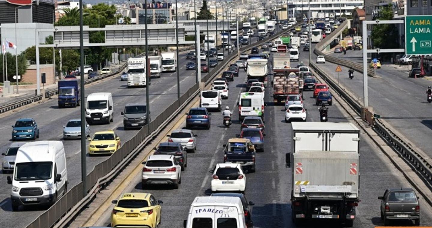 Κίνηση στον Κηφισό μετά από τροχαίο στο ύψος της Δυρραχίου, πού υπάρχουν προβλήματα