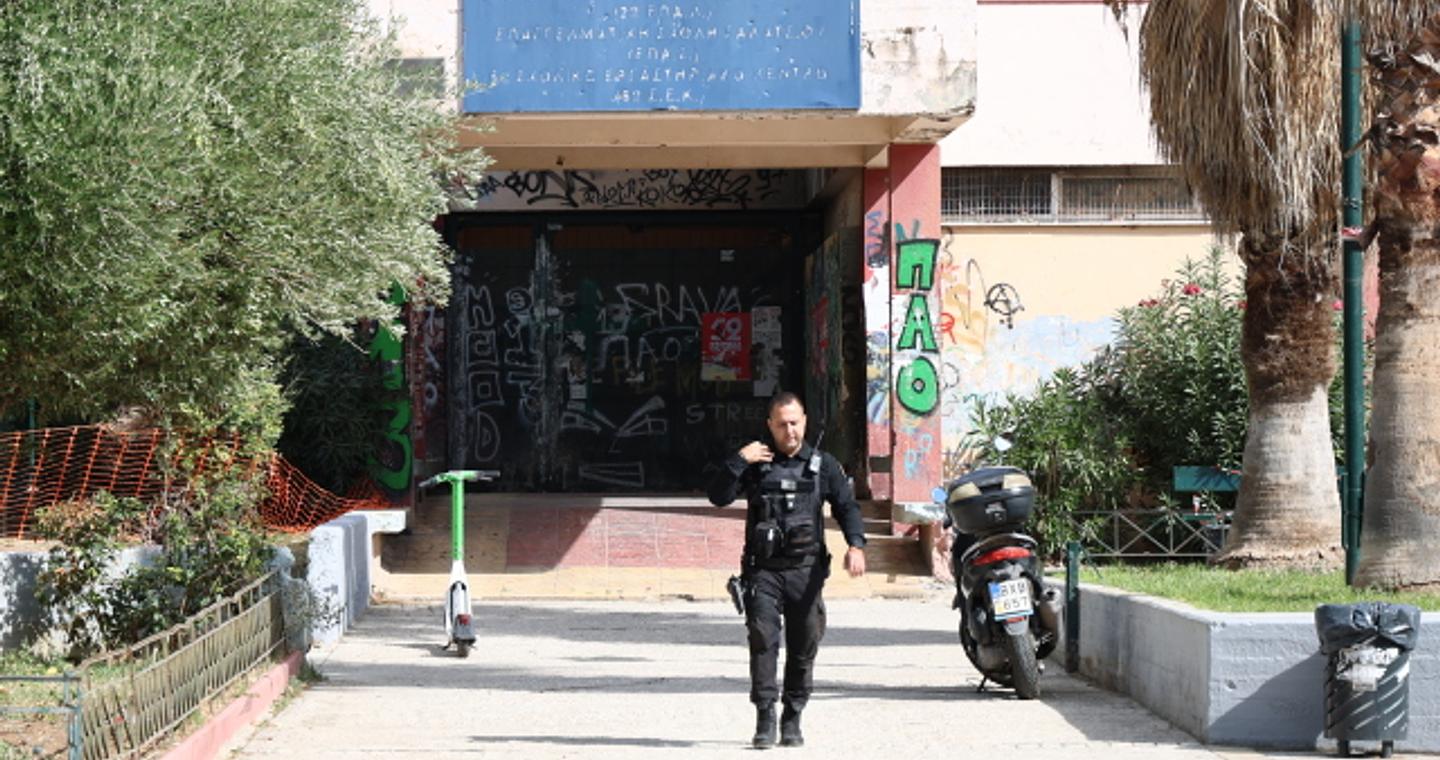 Μάθημα με τηλεκπαίδευση για 4.000 μαθητές στην Γκράβα, το μυστήριο με την οσμή αερίου και τα ερωτήματα για την ασφάλεια
