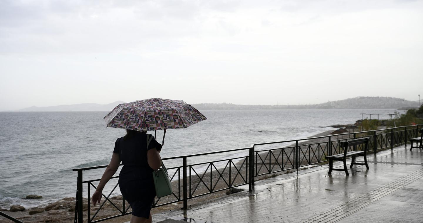Καιρός: Ισχυρές βροχές και καταιγίδες έως αύριο το πρωί – Συστάσεις της Πολιτικής Προστασίας